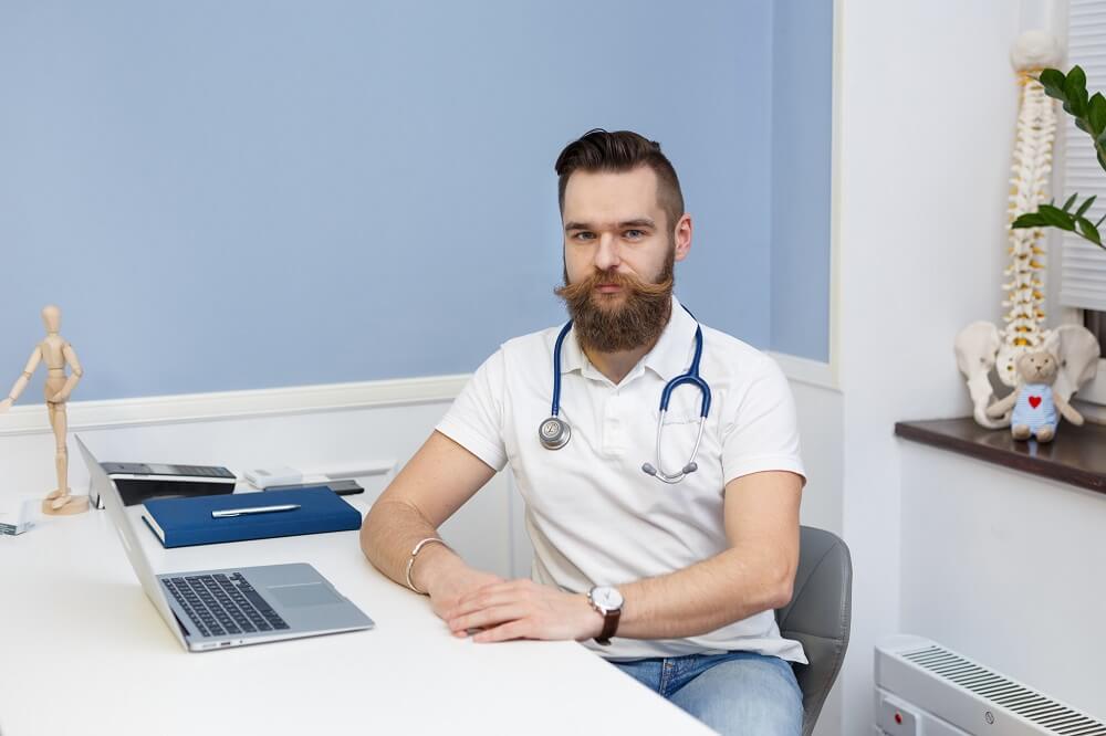 dr Łukasz Radziszewski - fizjoterapeuta i osteopata Viva Medica